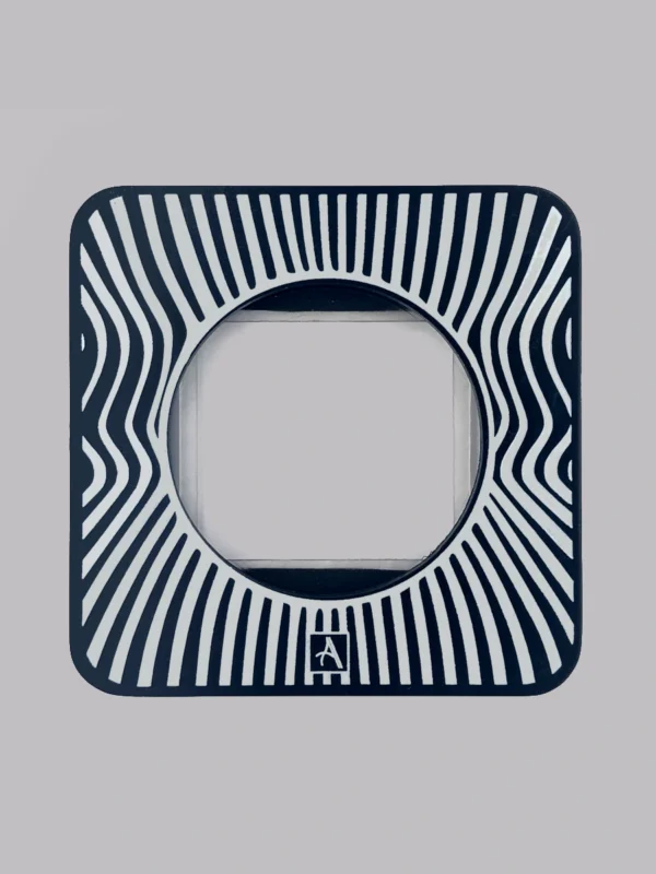 op-art ramka pojedyncza 2 3d vasarely dekor włącznik kontakt elektryczny op art ramka włącznik wlacznik paski czarno białe iluzja design dekor fala optyka fala plus ars